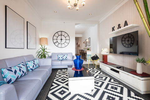 The Clock House Beachfront - Accommodation Whitsundays 0