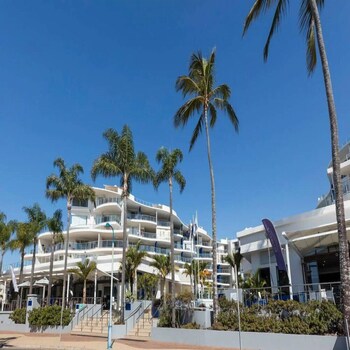 1 BDR / Apt / Foxtel / WiFi / Pool / Parking / Spa / Urangan - Accommodation Whitsundays 2