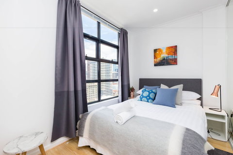 ROLAND, 1BDR Melbourne Apartment - Accommodation Whitsundays 1