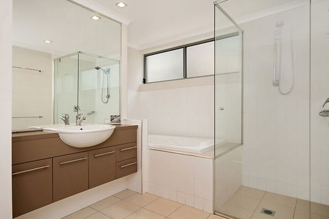 Spectacular Unit Overlooking Pumicestone Passage Welsby Pde Bongaree - Accommodation Whitsundays 5