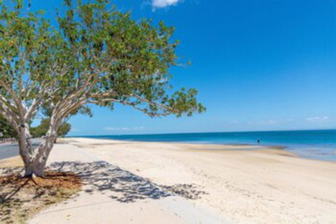 Spectacular Unit Overlooking Pumicestone Passage Welsby Pde Bongaree - Accommodation Whitsundays 0