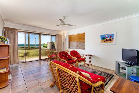Great Views Ground Floor Unit Clearview Apartments South Esplande Bongaree - Accommodation Whitsundays 6