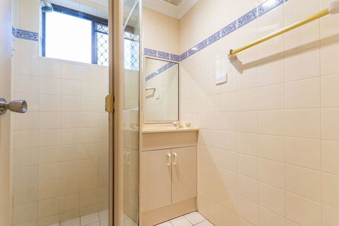 Great Views Ground Floor Unit Clearview Apartments South Esplande Bongaree - Accommodation Whitsundays 5