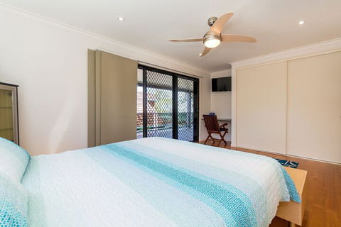Magical Holiday Home Welsby Pde Bongaree - Accommodation Whitsundays 5