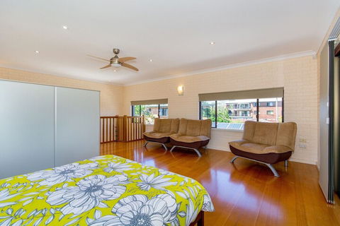 Magical Holiday Home Welsby Pde Bongaree - Accommodation Whitsundays 6