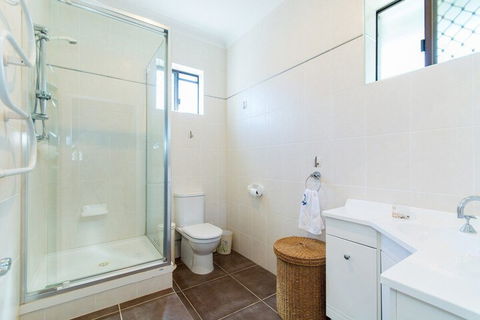 Magical Holiday Home Welsby Pde Bongaree - Accommodation Whitsundays 4