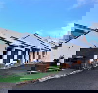 Coastal Motel - Accommodation Whitsundays