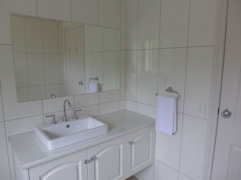 Daysy Hill Country Cottages - Accommodation Whitsundays 4