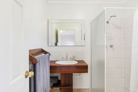 Shambhala Guesthouse - Accommodation Whitsundays 3