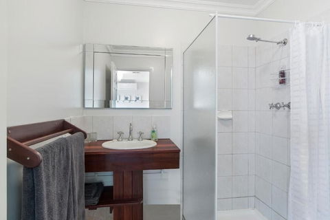 Shambhala Guesthouse - Accommodation Whitsundays 2
