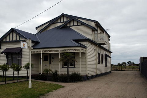 Pelican Sands Bed & Breakfast - Accommodation Whitsundays 1