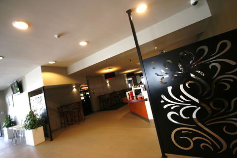 Peden's Hotel - Accommodation Whitsundays 1