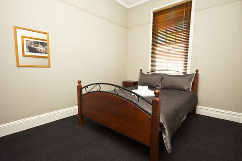 Peden's Hotel - Accommodation Whitsundays 2