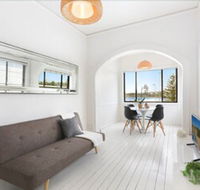 Minimalist Beachfront Apartment - Accommodation Whitsundays