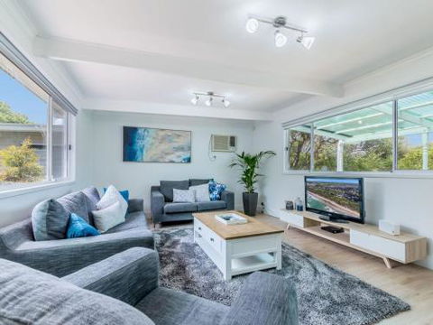 DRIFTAWAY ACROSS FROM SURF BEACH - Accommodation Whitsundays 1