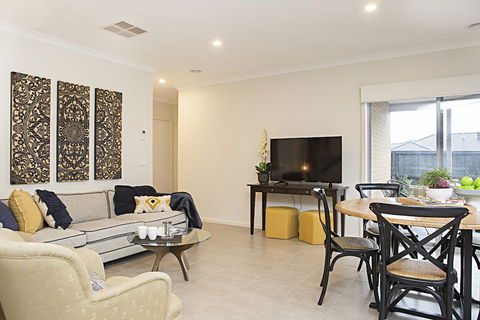 BOUTIQUE STAYS - Gumflower - Accommodation Whitsundays 4