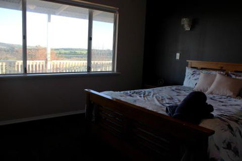 A Better Life Animal Sanctuary FarmStay Private Two Bedrooms Lounge Room & Bathroom & Toilet Shared Kitchen - Accommodation Whitsundays 4