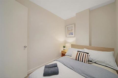 A Comfy & Central 2BR Apt Near Flinders Station - Accommodation Whitsundays 6