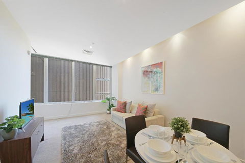 A Comfy & Central 2BR Apt Near Flinders Station - Accommodation Whitsundays 5