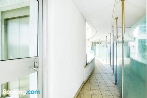 Bayline Beachfront Apartment No 4 - Accommodation Whitsundays 1
