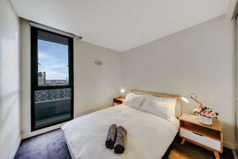 A Modern 2BR CBD Apt City Views FREE Parking - Accommodation Whitsundays 6