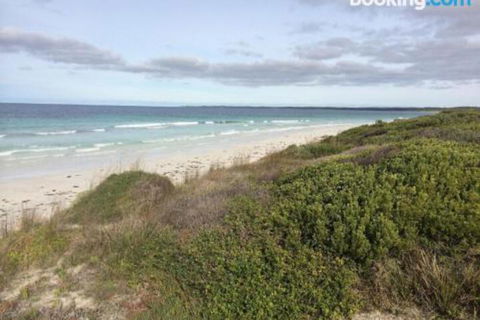 DEstrees Bay Beach House - Accommodation Whitsundays 4