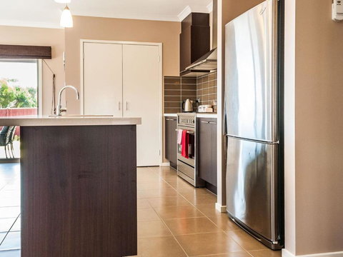 Valencia - Accommodation Whitsundays 5