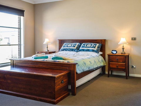 Valencia - Accommodation Whitsundays 2