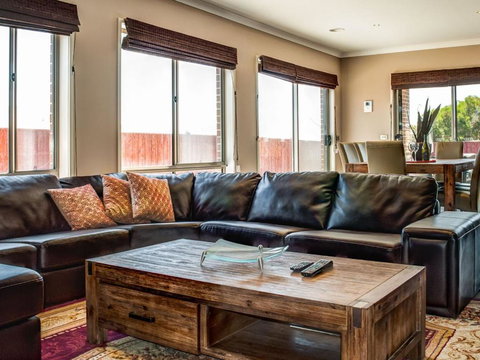 Valencia - Accommodation Whitsundays 6