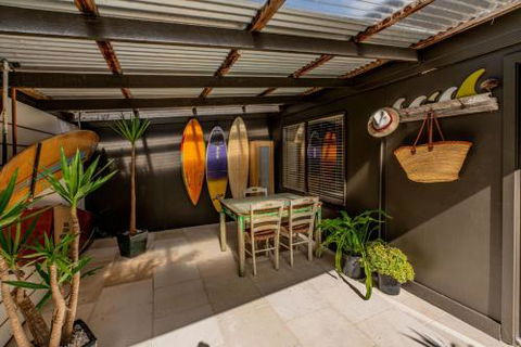 SUNSET BEACH SHACK On SURF - Accommodation Whitsundays 5