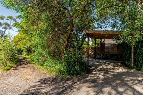 SUNSET BEACH SHACK On SURF - Accommodation Whitsundays 3