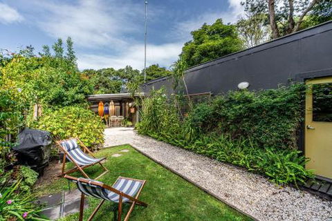 SUNSET BEACH SHACK On SURF - Accommodation Whitsundays 4