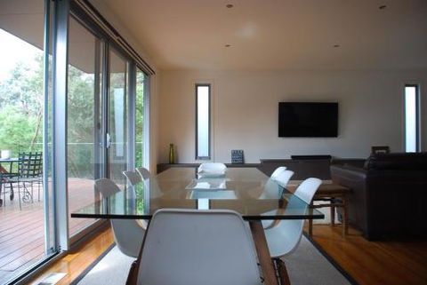 SURF Side SECRET INVERLOCH - Accommodation Whitsundays 5