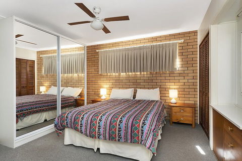 Ground Floor Air Conditioned Fabulous Waterviews Overlooking Pumicestone Passage - Accommodation Whitsundays 5
