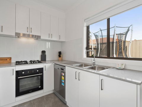 Rosebud Beachside Gem - Accommodation Whitsundays 3