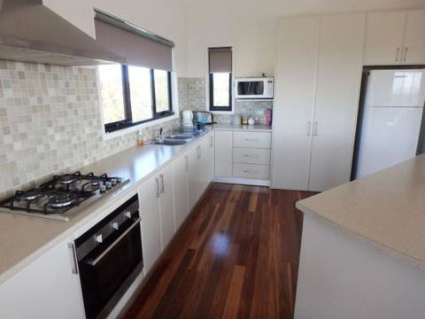 37 Oceanview Parade Sandy Point - Accommodation Whitsundays 3