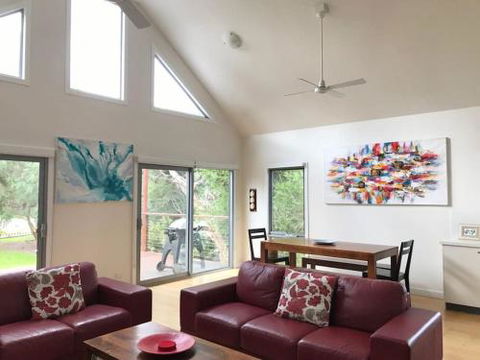 10 Anderson Avenue Sandy Point - Accommodation Whitsundays 2