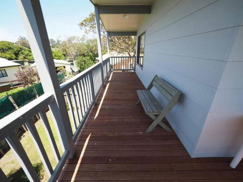 Sunset Deck Beach House Sandy Point - Accommodation Whitsundays 6