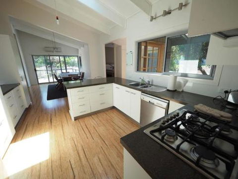 Sleepy Hollow Sandy Point - Accommodation Whitsundays 3