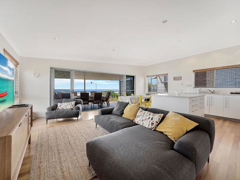 Drift Beach House - Accommodation Whitsundays 1