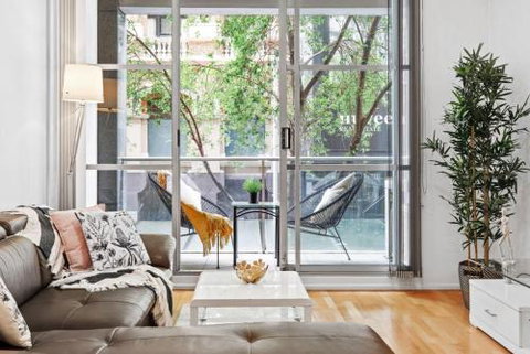 A Bright & Stylish Studio Next To Darling Harbour - Accommodation Whitsundays 0