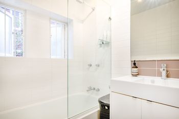 Picturesque Bellevue Hill 2BR Apt H452 - Accommodation Whitsundays 3
