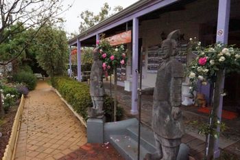 Spooky Hall Motel - Accommodation Whitsundays 0