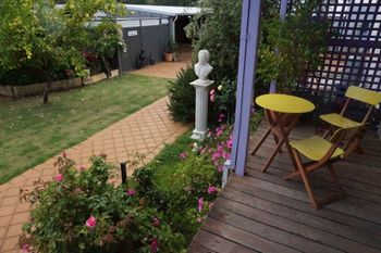 Spooky Hall Motel - Accommodation Whitsundays 4