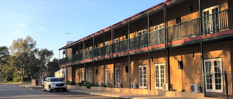 Settlers Hotel York - Accommodation Whitsundays 1