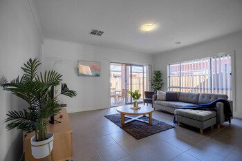 Big Family Fun@ 4 Bedrooms House In Point Cook - Accommodation Whitsundays 0