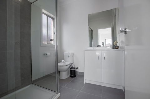 Big Family Fun@ 4 Bedrooms House In Point Cook - Accommodation Whitsundays 4