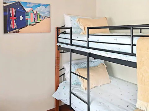 Sun, Beach, Shops, Wifi, Netflix - Accommodation Whitsundays 5