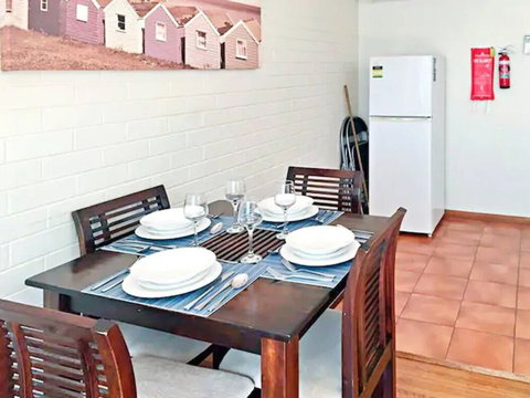 Sun, Beach, Shops, Wifi, Netflix - Accommodation Whitsundays 4