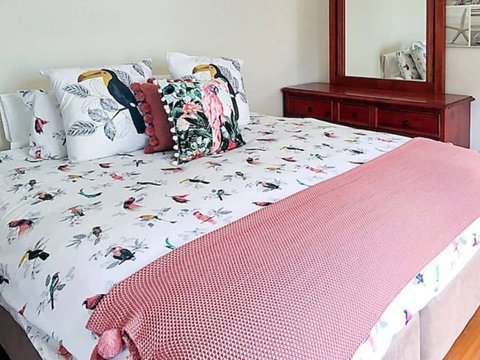 Sun, Beach, Shops, Wifi, Netflix - Accommodation Whitsundays 1